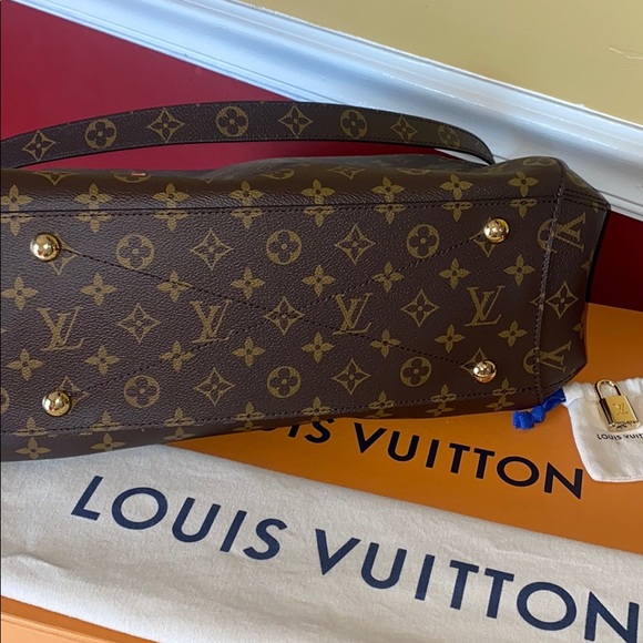 Louis Vouitton - Picture 8 of 12